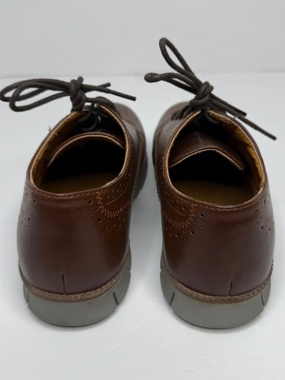 Deerstags Benton Jr Boys Wingtip Dress Shoes, Brown Size US 3.5